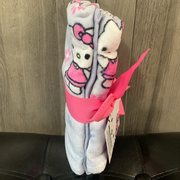 New Hello Kitty Light Lavender Floral Set Of 2 Hand Towels Towel With Tag & Bow - Picture 4 of 10